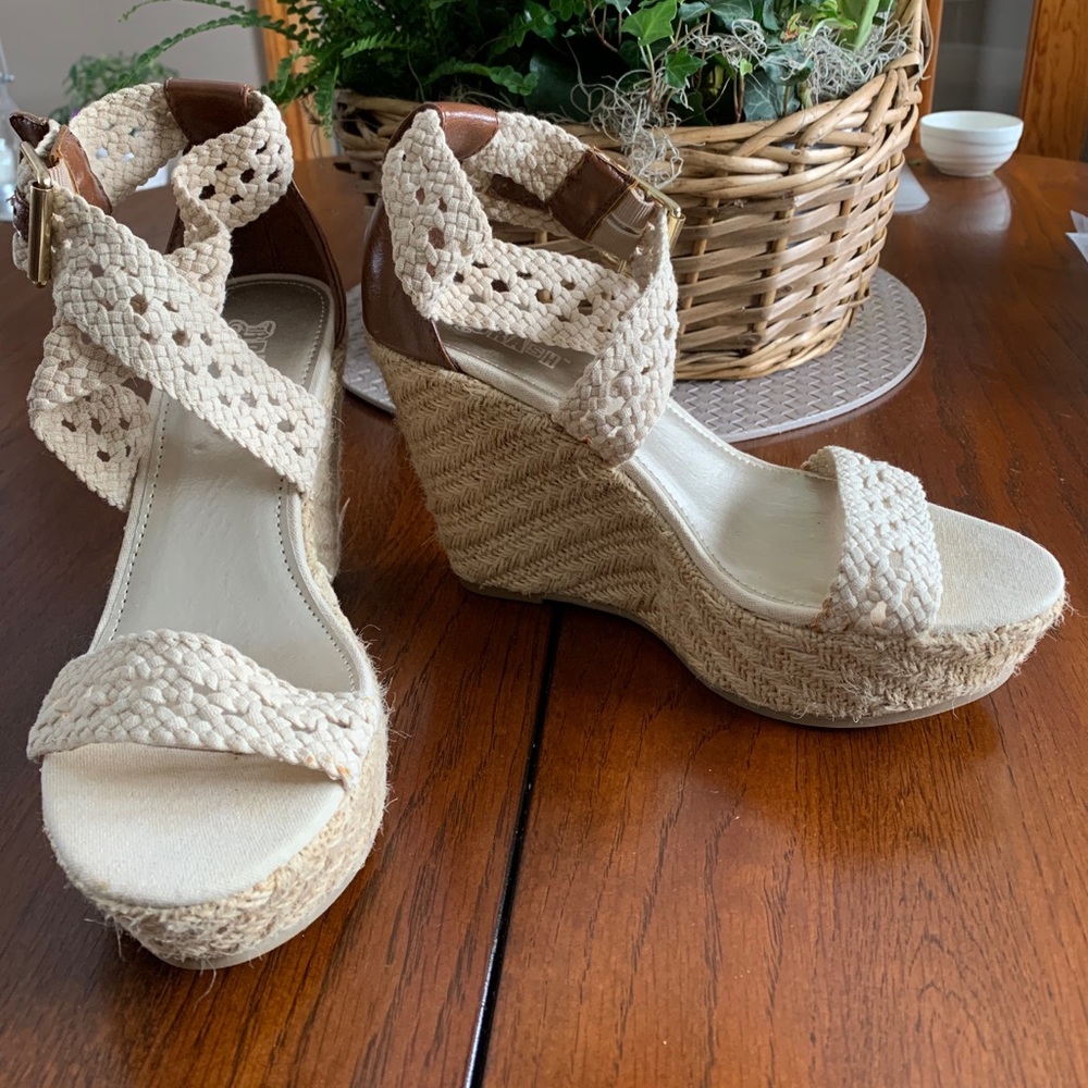 Strappy sandals, brand Brash, size 9, brown and cream